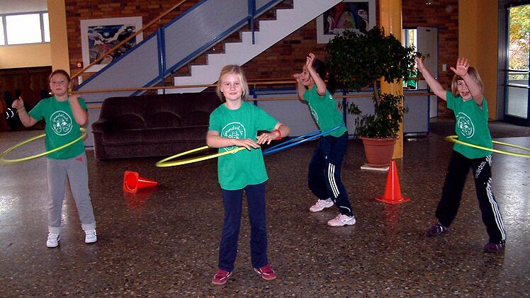Hula Hop, so ein Reifen um den Bauch, der bewegt sich doch fast von alleine?!. Foto: ab