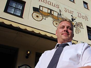 Tino Groß hat Mitte Oktober das Gasthaus zur Post in der Innenstadt wiedereröffnet. Foto: Benedikt Borst