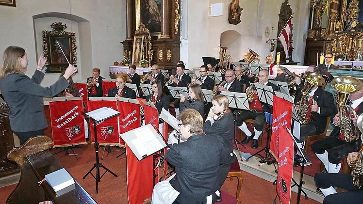 Die Trachtenkapelle Haselbach zeigte in der Klosterkirche am Kreuzberg ihr Können. Es war ein Konzert mit Film- und Musicalhits und geistlichen Liedern, das für große Begeisterung sorgte.  Foto: Marion Eckert