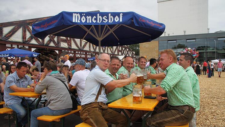 Die "Stanicher Buam" sind vom Bierwochen-Areal begeistert.
