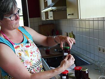 Marina Herr kocht seit rund 20 Jahren selbst Marmelade ein. Fotos: Rebecca Vogt