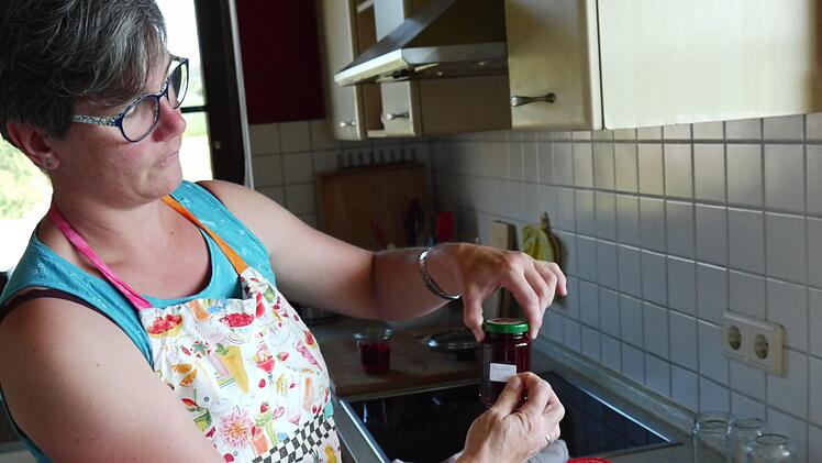 Marina Herr kocht seit rund 20 Jahren selbst Marmelade ein. Fotos: Rebecca Vogt