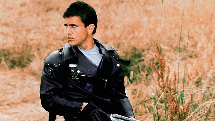 Ein dystopischer Abgesang auf die Bestie Mensch: In "Mad Max" spielt Mel Gibson einen Mann, der nach dem brutalen Mord an seine Frau und sein Kind rot sieht.