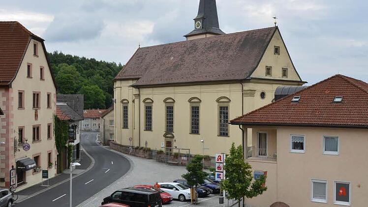 Der Marktplatz soll sowohl Parkfläche bieten, als auch Ort der Begegnung sein.
