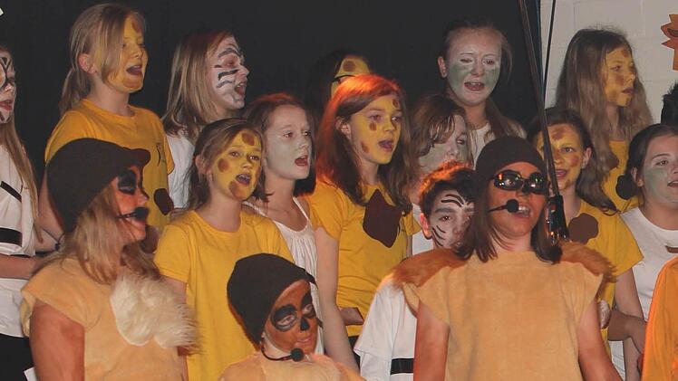 Pfiffig gaben sich die "Erdmännchen" Leonie Trützel, Greta Schwemmlein und Lea Fuchs (von links). Foto: Geiling