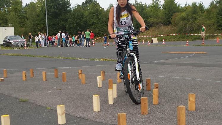 Beim Fahrradturnier des ADAC gab es etliche Hindernisse zu meistern.  Fotos: Christa Nürnberger