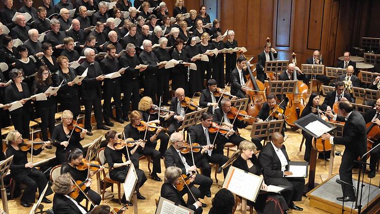 Konzert von Kantorei und Jugendchor sowie Meininger Hofkapelle mit Solisten im Regentenbau. Foto: Peter Klopf