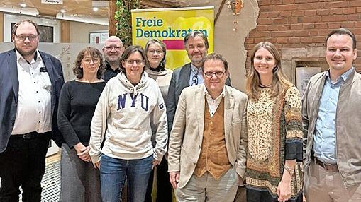 Ein Teil der Kandidaten der FDP (von links)&nbsp; Simon Gritzmann, Marion Vogel, Erik Petersenn, Katharina Zimmermann, Sigrid Oswald-Sensing, Holger Schulze, Michael Sz&eacute;kely, Skadi Glas, Matthias Fischbach.