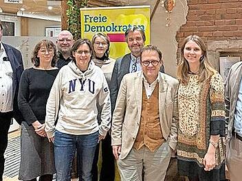 Ein Teil der Kandidaten der FDP (von links)&nbsp; Simon Gritzmann, Marion Vogel, Erik Petersenn, Katharina Zimmermann, Sigrid Oswald-Sensing, Holger Schulze, Michael Sz&eacute;kely, Skadi Glas, Matthias Fischbach.
