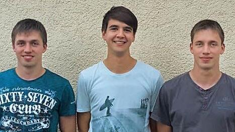 Bei der Saisonabschlussfeier des FC Frickendorf wurden (von links) Andreas Schönmann, David Lang und Torschützenkönig Daniel Schönmann geehrt. Foto: Wolfgang Dietz