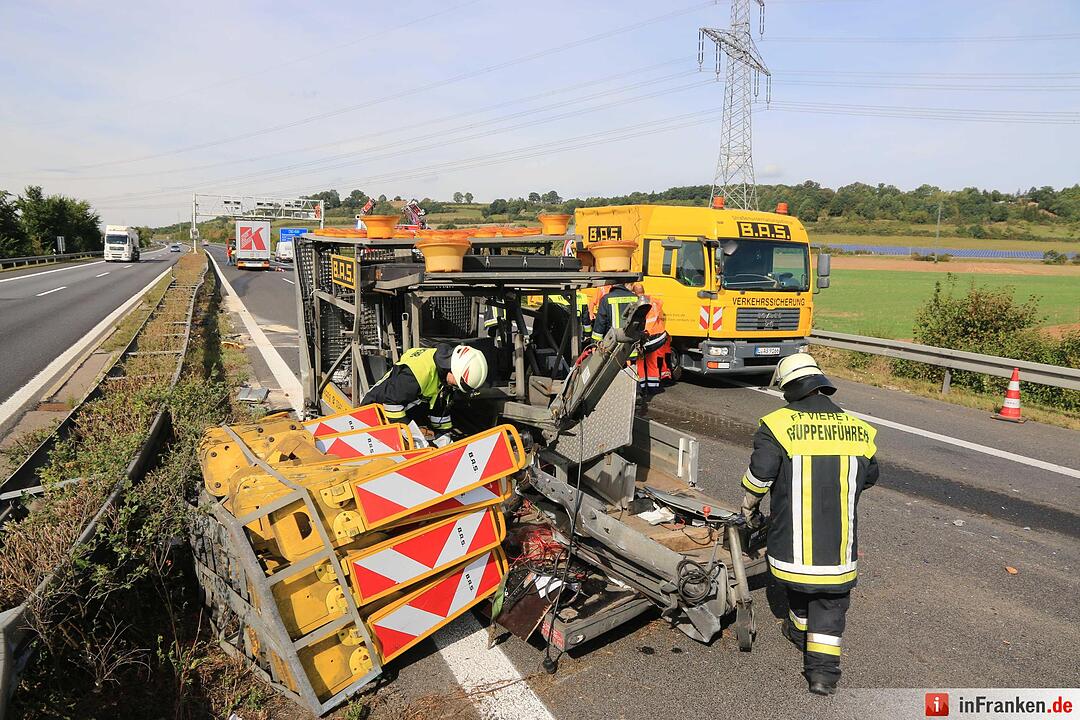 Lkw donnert in WarnleitanhŠnger von Wanderbaustelle - Autofahrer wenden eigenstŠndig und werden zu Geisterfahrern