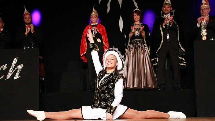 Tanzmariechen Nicole Gomer. Foto: Jürgen Gärtner