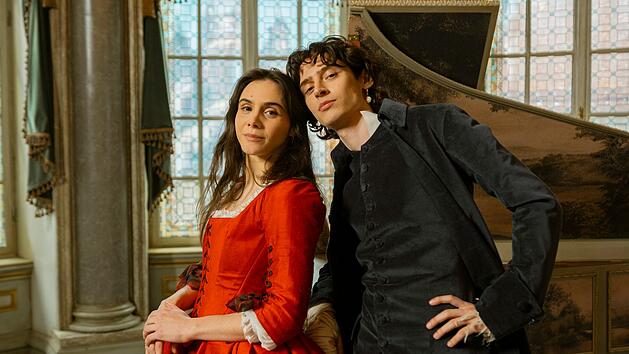 Maria Anna (Havana Joy) und Amadeus Mozart (Eren M. G&uuml;vercin) sind beide musikalisch hochbegabt. Doch nur er bleibt der Musikwelt langfristig im Ged&auml;chtnis.