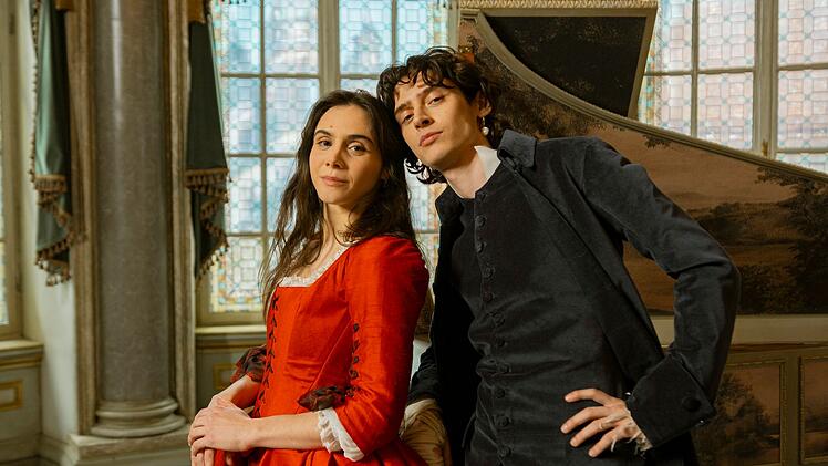 Maria Anna (Havana Joy) und Amadeus Mozart (Eren M. G&uuml;vercin) sind beide musikalisch hochbegabt. Doch nur er bleibt der Musikwelt langfristig im Ged&auml;chtnis.