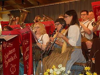 Die "Niederläurer Blasmusik"  Fotos: Manfred Mellenthin