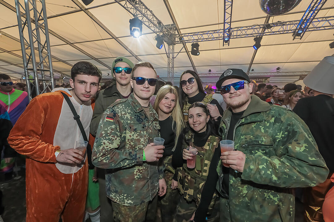 Im großen Festzelt wurde richtig gefeiert!