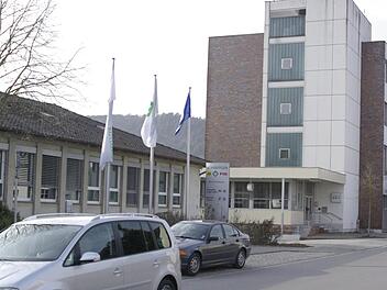 Was wird mit der Immobilie, wenn sich die Tore bei der Schaeffler AG schließen? Ein Angebot liegt offenbar bereits vor.  Fotos: Winfried Ehling
