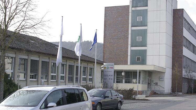 Was wird mit der Immobilie, wenn sich die Tore bei der Schaeffler AG schließen? Ein Angebot liegt offenbar bereits vor.  Fotos: Winfried Ehling