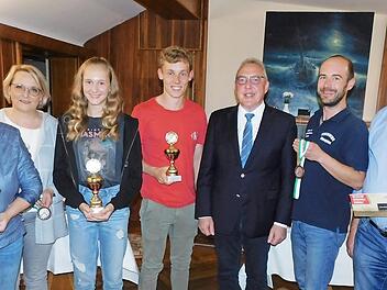 Die Besten des Bürgerschießens mit Bürgermeister Harald Hübner (Dritter von rechts). Fotos: Horst Wunner
