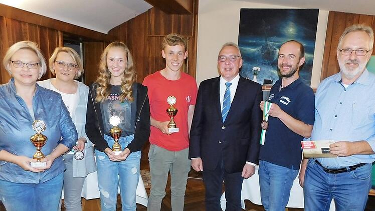 Die Besten des Bürgerschießens mit Bürgermeister Harald Hübner (Dritter von rechts). Fotos: Horst Wunner