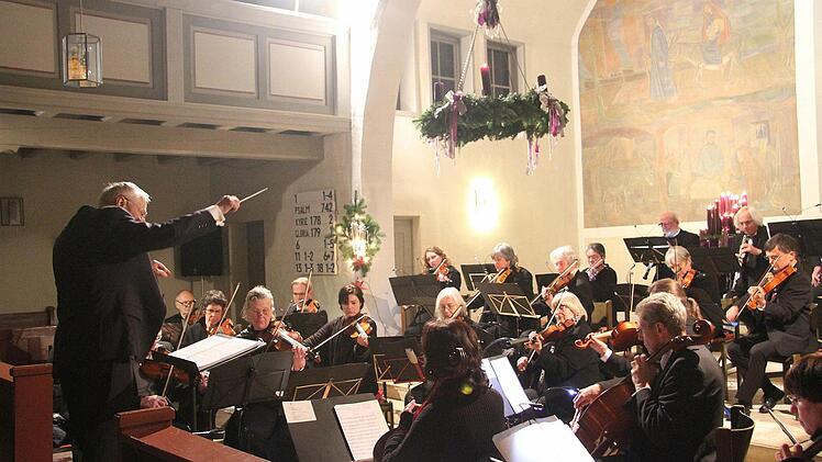 Eine Leistung, die Anerkennung verdient hat, bot das Kammerorchester Collegium Musicum Bamberg. Vor allem Konzertmeister Gerhard Fiedler überzeugte mit seinen virtuosen Solo-Passagen.