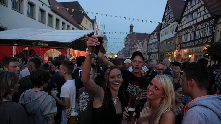 Am Altstadtfest wird in Ebern kräftig gefeiert. Foto: pr
