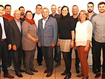 Ludwig Nagel (8. v. l.) führt die CSU Hemhofen-Zeckern in den Wahlkampf. Foto: Johanna Blum