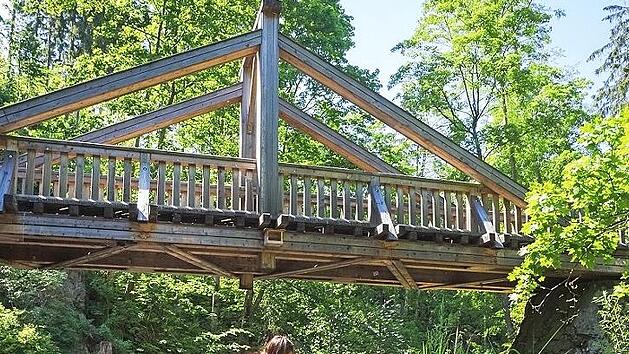 Abk&uuml;hlung unter dem Teufelssteg im H&ouml;llental