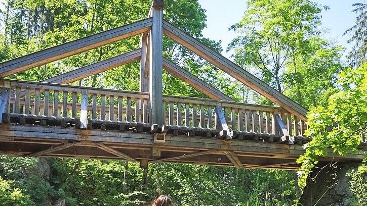 Abkühlung unter dem Teufelssteg im Höllental