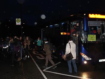 Einer von drei Bussen, die am Morgen als Zugersatz von Hallstadt nach Ebern fuhren, um damit die Schülerströme aufzufangen. Fotos: Ralf Kestel