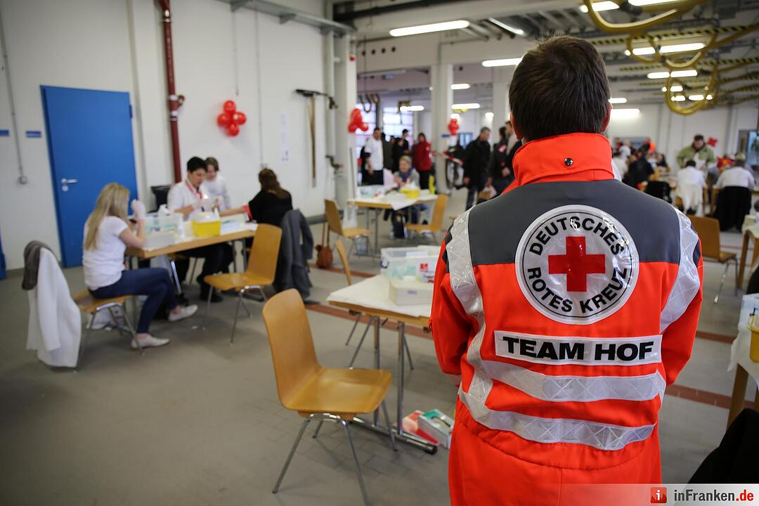 An Leukaemie erkrankter Feuerwehrmann hofft auf Hilfe - 500 Spender kamen am Sonntag in Hof zur Typisierung