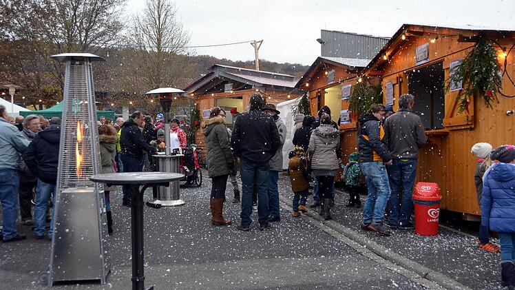Impressionen vom Weihnachtsmarkt der Lebenshilfewerkstatt Nüdlingen. Foto: Peter Rauch