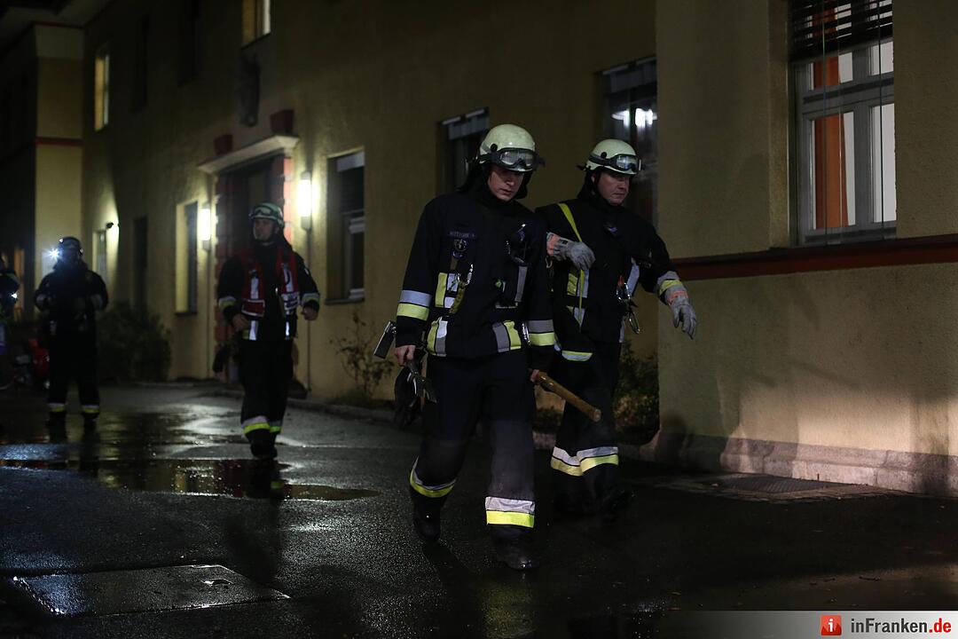 Bett fing im Klinikum Feuer - Großeinsatz der Rettungskräfte in Nürnberg-Nord