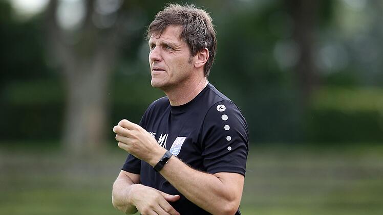 Trainer Michael Hutzler hat seinen Vertrag beim FC Eintracht Bamberg um zwei Jahre bis Juni 2020 verl&auml;ngert. Archiv