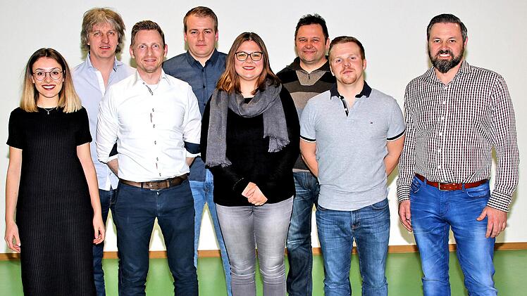 Der neue Vorstand des TSV Rannungen (von links):  Rosalie Sell, Steffen Winterbauer, Andreas Diemer, Florian Erhard, Svenja Neumann,  Marko Weigand, Dominik, Hüllmantel und Oliver Leischner. Es  fehlen Steffi Schindelmann und Marko Nöller.  Foto: Dieter Britz