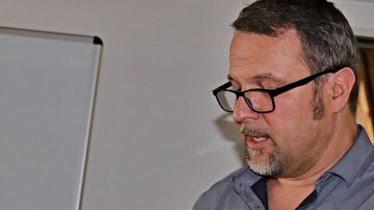 Drei iPads hat Rektor Philipp Arnold für die Schule gekauft. Das wurde durch eine 2000-Euro-Spende vom Soroptimist-Club Bamberg-Kunigunde möglich.Helmut Will