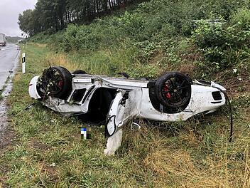 Am Mittwochabend hat sich ein schwerer Unfall auf der Autobahn in Oberfranken ereignet. Foto: Merzbach/News5/