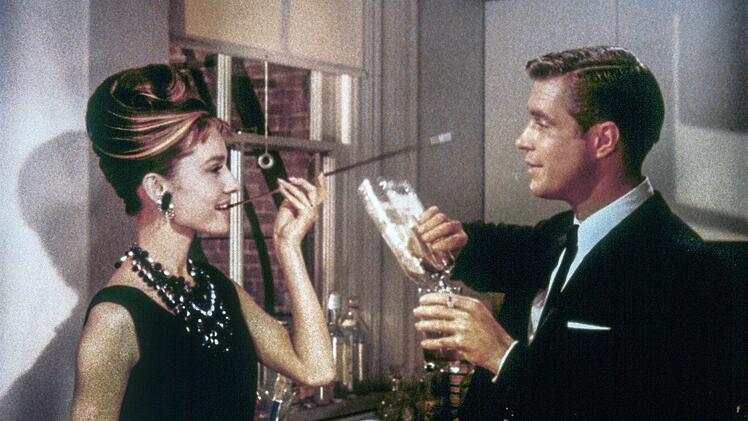 Die Serie "A-Team" bescherte ihm seine letzte gro&szlig;e Rolle, seinen gr&ouml;&szlig;ten Erfolg als Schauspieler hatte George Peppard bereits viel fr&uuml;her in seiner Karriere gefeiert: Im Filmklassiker "Fr&uuml;hst&uuml;ck bei Tiffany" (1961, Bild) spielte er den mittellosen Schriftsteller Paul, in den sich die Hauptfigur Holly Golightly (Audrey Hepburn) verliebt.