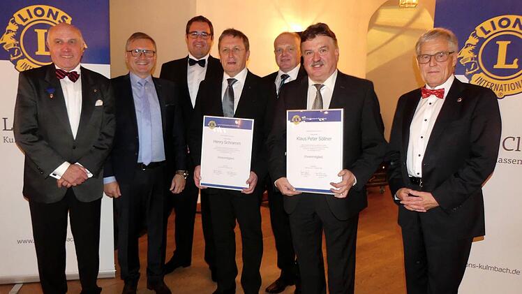 Die beiden neuen Ehrenmitglieder Klaus Peter Söllner und Henry Schramm und der neue Club Officer Gerhard Müller mit Präsident Bernd Sesselmann, Vizepräsident Hans-Peter Brendel, Sekretär Benedikt Drempetic und Vize-Governor Professor Ernst-Dietrich Kreuser. Foto: Dieter Hübner