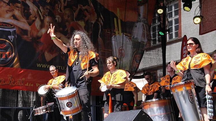 Samba-Festival 2018 in Coburg - tolle Stimmung am Samstagnachmittag auf der Bühne am Marktplatz Oliver Schmidt