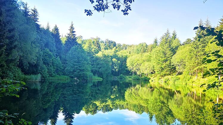 Baden am Basaltsee Steinernes Haus ist verboten.  Foto: Marion Eckert