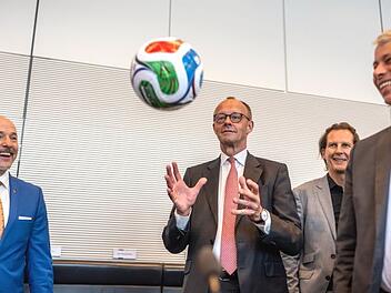 Bundeskanzler Merz erwartet klaren Sieg bei WM-Auftakt