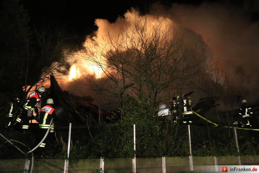 Großeinsatz: Scheunenbrand in Seigendorf