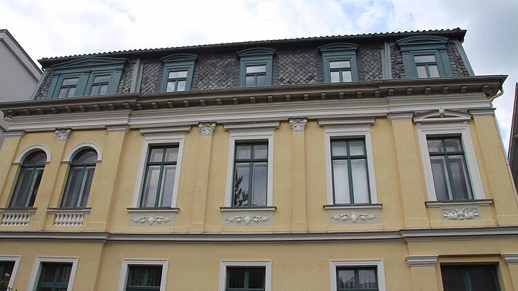 Auch für die Sanierung des Hauses mit der Nummer 34 gab es eine Medaille. Foto: Helke Renner