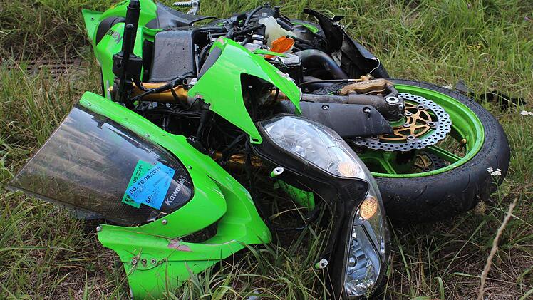 Die 1000er Kawasaki hat nur noch Schrottwert. Foto: Andreas Dorsch