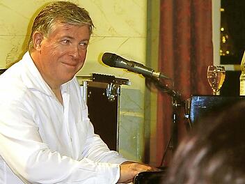 Donovan Asten spielte Songs von Elton John. Foto: Brigitta Kempe-Wolf