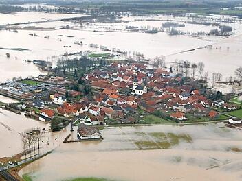 2003 wurde Klein-Augsfeld im Landkreis Haßberge bei einem großen Main-Hochwasser für Tage zur Insel. Foto: Archiv