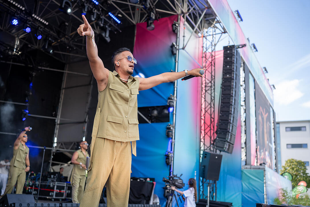 Mit vielen internationalen und nationalen Live-Acts.