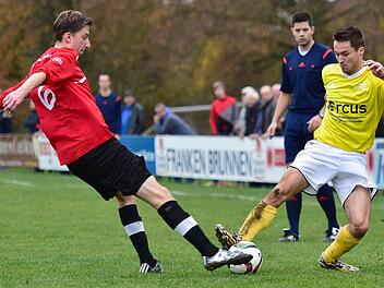 Auf die Abwehr um Dominik Kremer (rechts) baut der Ebensfelder Trainer Klaus Gunreben auch heute gegen den Tabellenzweiten FC Schweinfurt 05 II. Foto: Wolfgang Zink