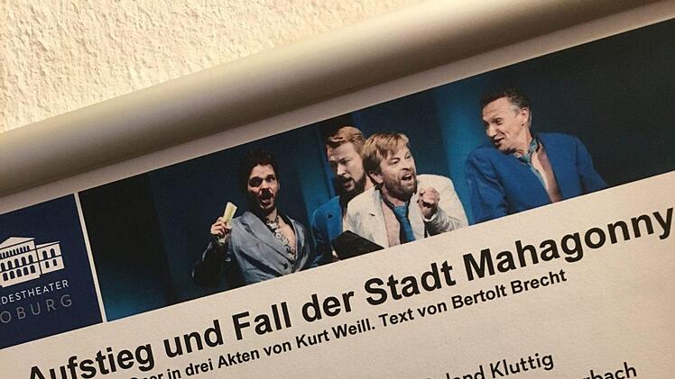 Mit ausdauerndem Applaus feierte das Publikum im Landestheater Coburg die Premiere der Oper "Aufstieg und Fall der Stadt Mahagonny". Foto: Jochen Berger